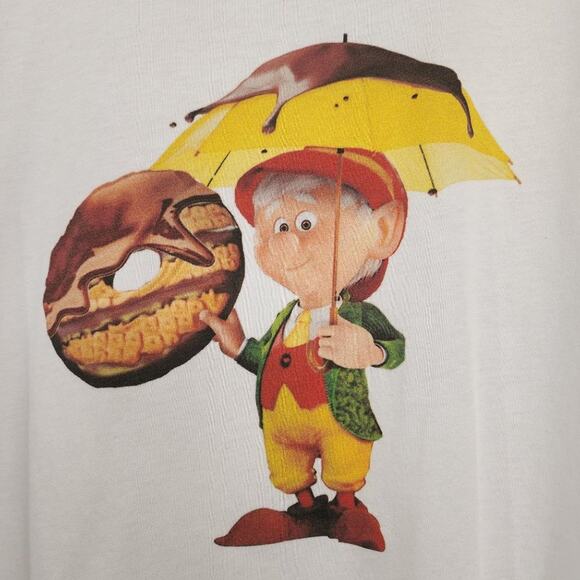 New Era Keebler elf holding a fudge striped cookie short sleeve graphic t-shirt - Picture 4 of 9